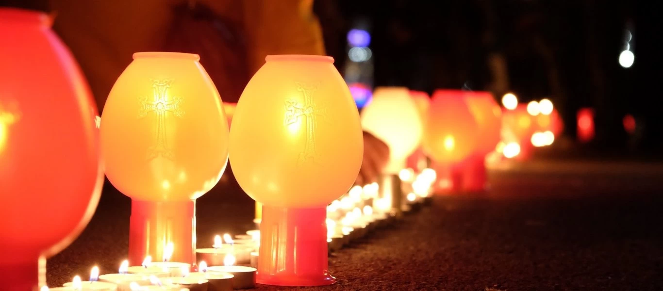 Αρμενία: Άναψαν κεριά στην κεντρική πλατεία του Γερεβάν προς τιμήν των πεσόντων του πολέμου στο Ναγκόρνο-Καραμπάχ (φώτο)